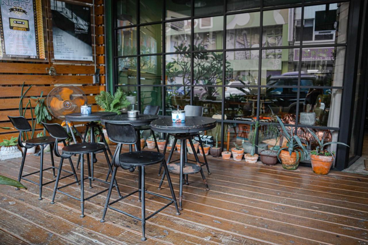 Travel Charger Hostel เมืองฮวาเหลียน ภายนอก รูปภาพ
