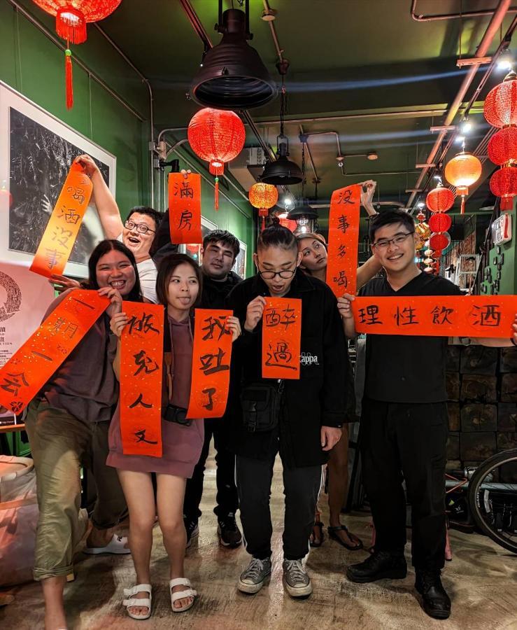 Travel Charger Hostel เมืองฮวาเหลียน ภายนอก รูปภาพ