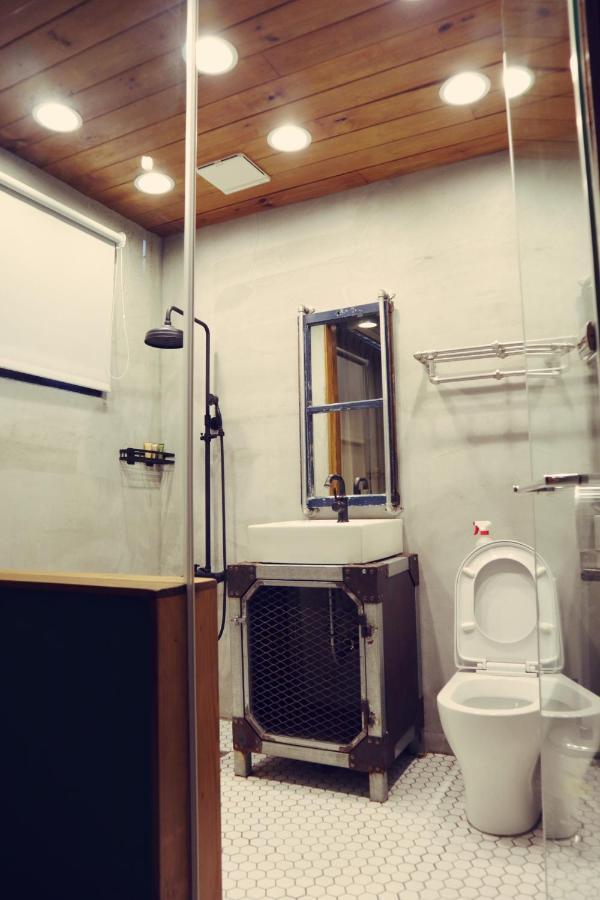 Travel Charger Hostel เมืองฮวาเหลียน ภายนอก รูปภาพ
