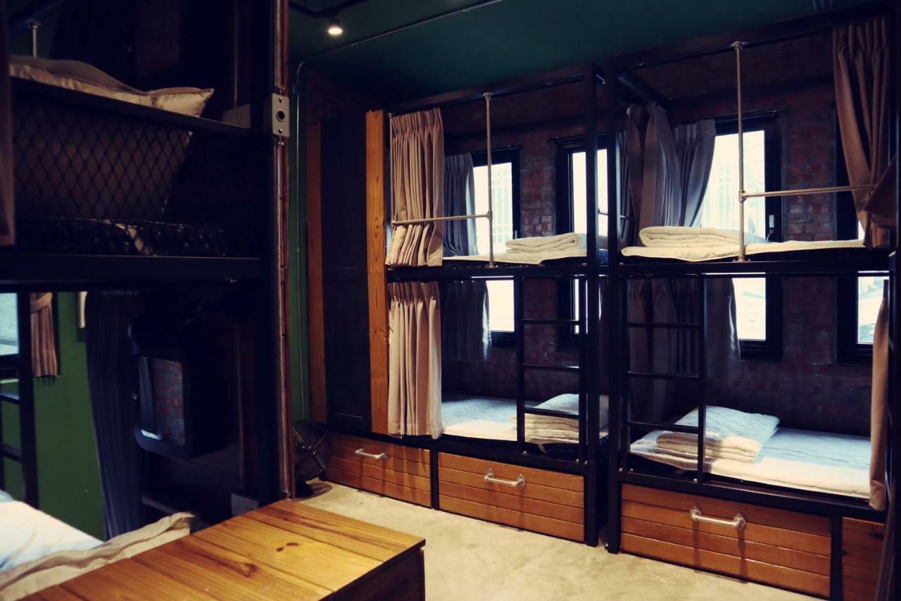 Travel Charger Hostel เมืองฮวาเหลียน ภายนอก รูปภาพ