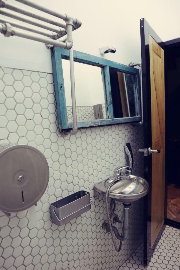 Travel Charger Hostel เมืองฮวาเหลียน ภายนอก รูปภาพ