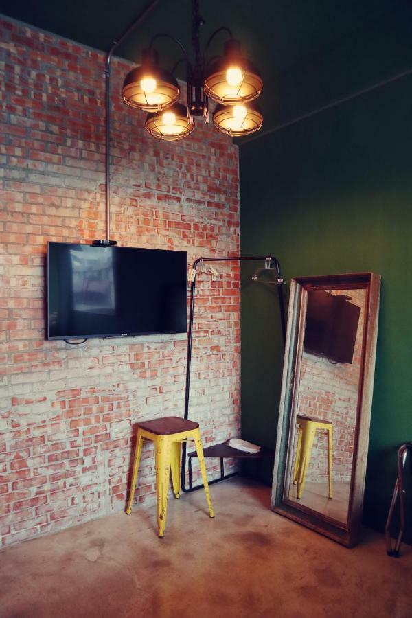 Travel Charger Hostel เมืองฮวาเหลียน ภายนอก รูปภาพ